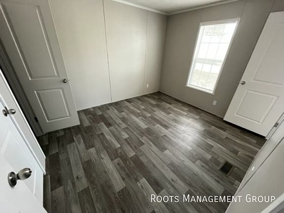 4th image of 700 E 6th St #150