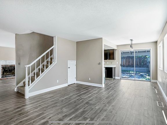 4th image of 2523 Pinebrook Dr
