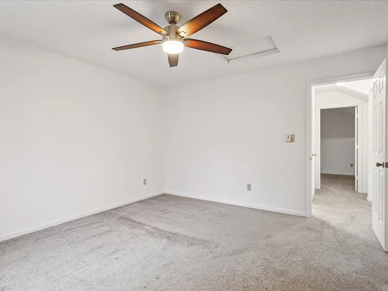 215 Old Bridge Ct — Photo 25