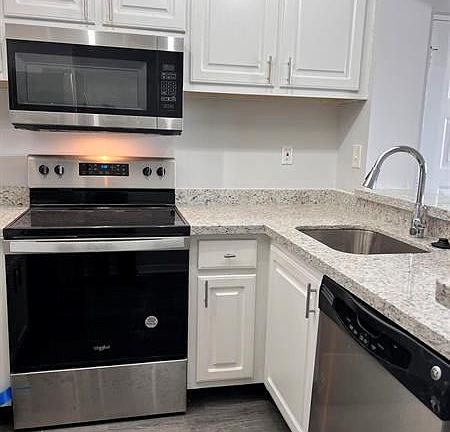 4th image of 718 Executive Center Dr APT 24