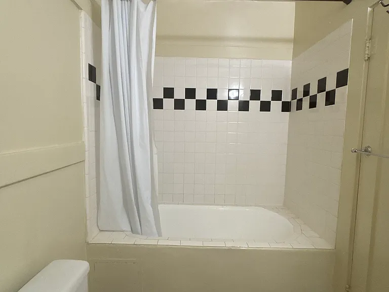 1522 E 1st St #1522 — Photo 9