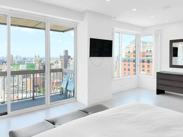 200 East 69th Street image 11 of 26