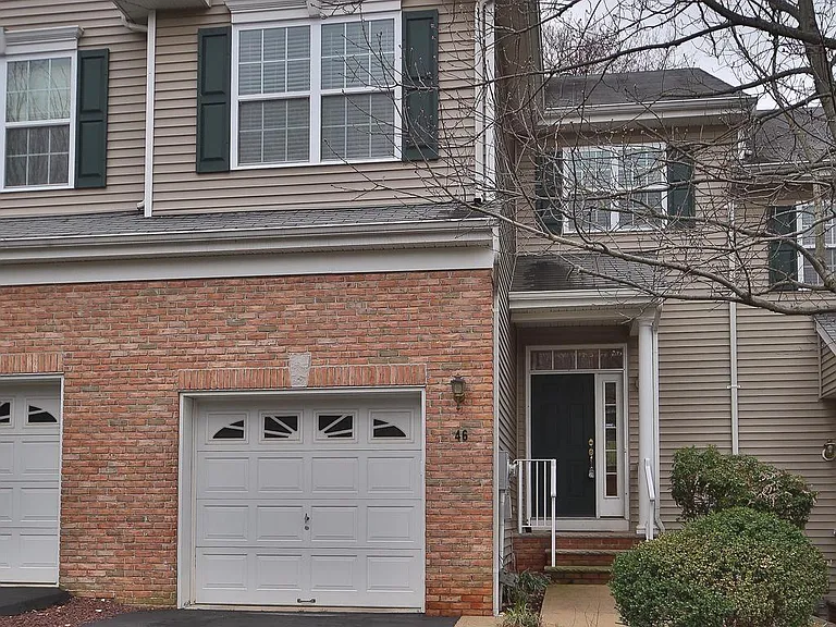46 Hoover Ave — Photo 2