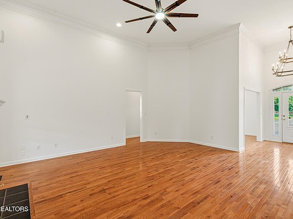5th image of 267 Paradise Ln