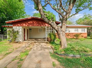 305 S Lancaster St, Granbury, TX 76048