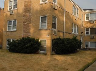 9071 Gross Point Rd APT 2E, Skokie, IL 60077