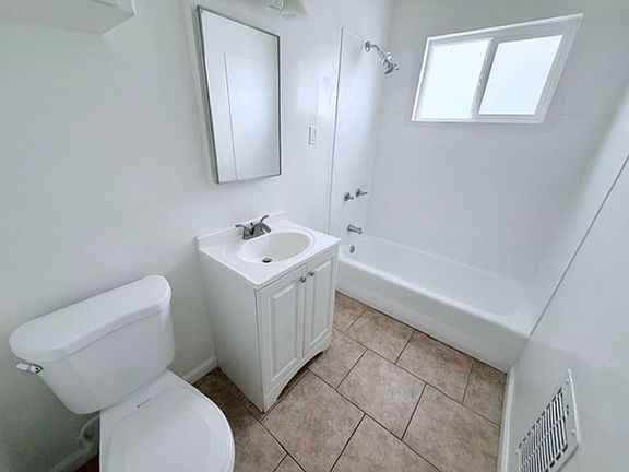5th image of 1017 El Tejon Ave APT B