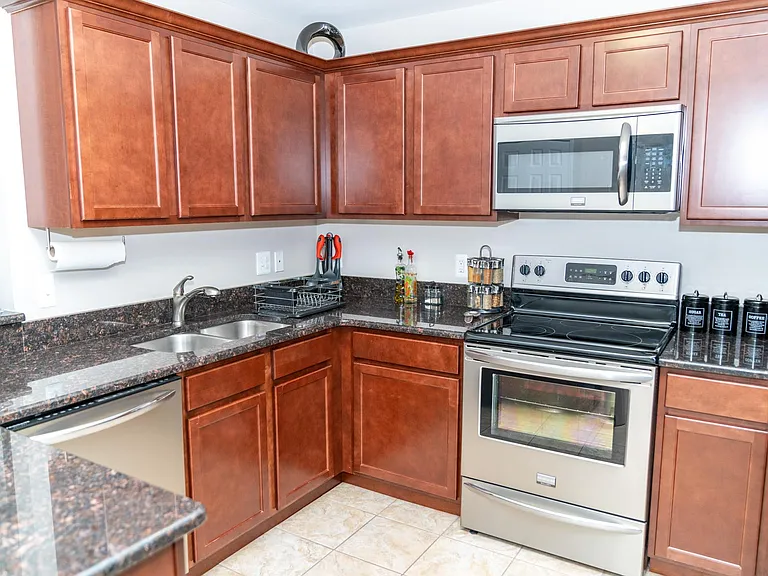 8413 Heywood Cir — Photo 17