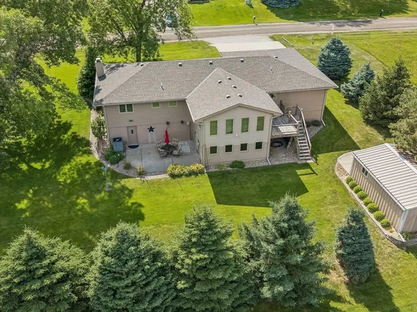 2602 Thunder Hill Rd, Fremont, NE 68025