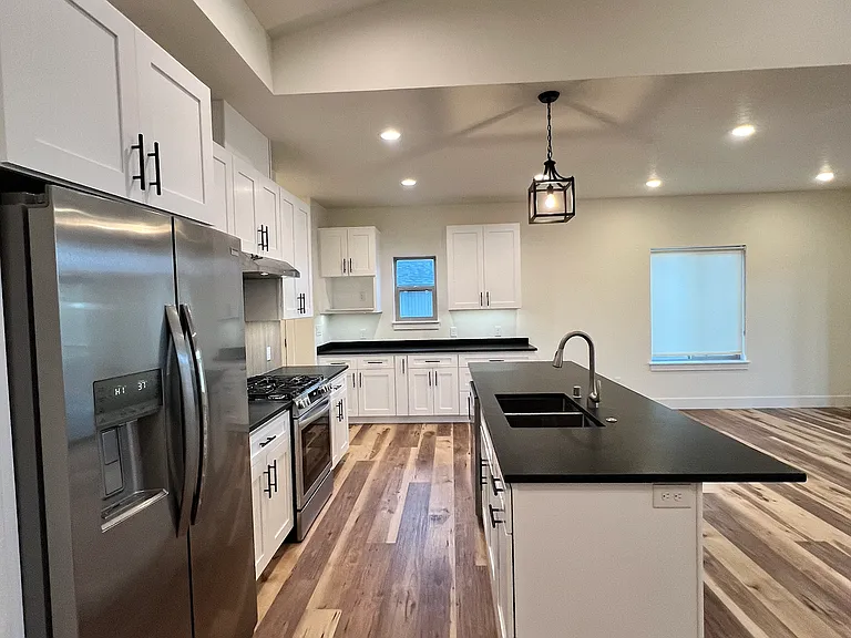 1702 E Metler Ln — Photo 14