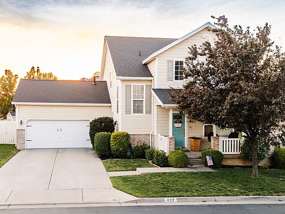 3rd image of 923 Kings Crossing Dr