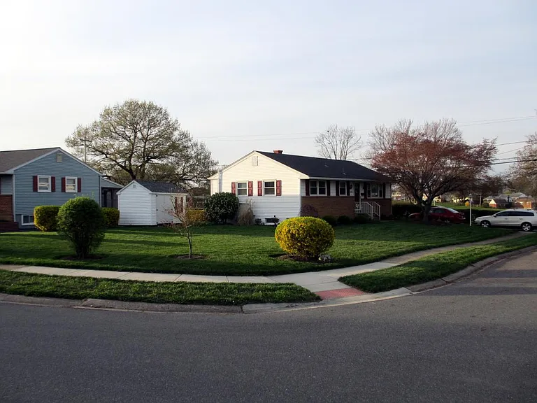 2421 Newell Dr — Photo 20