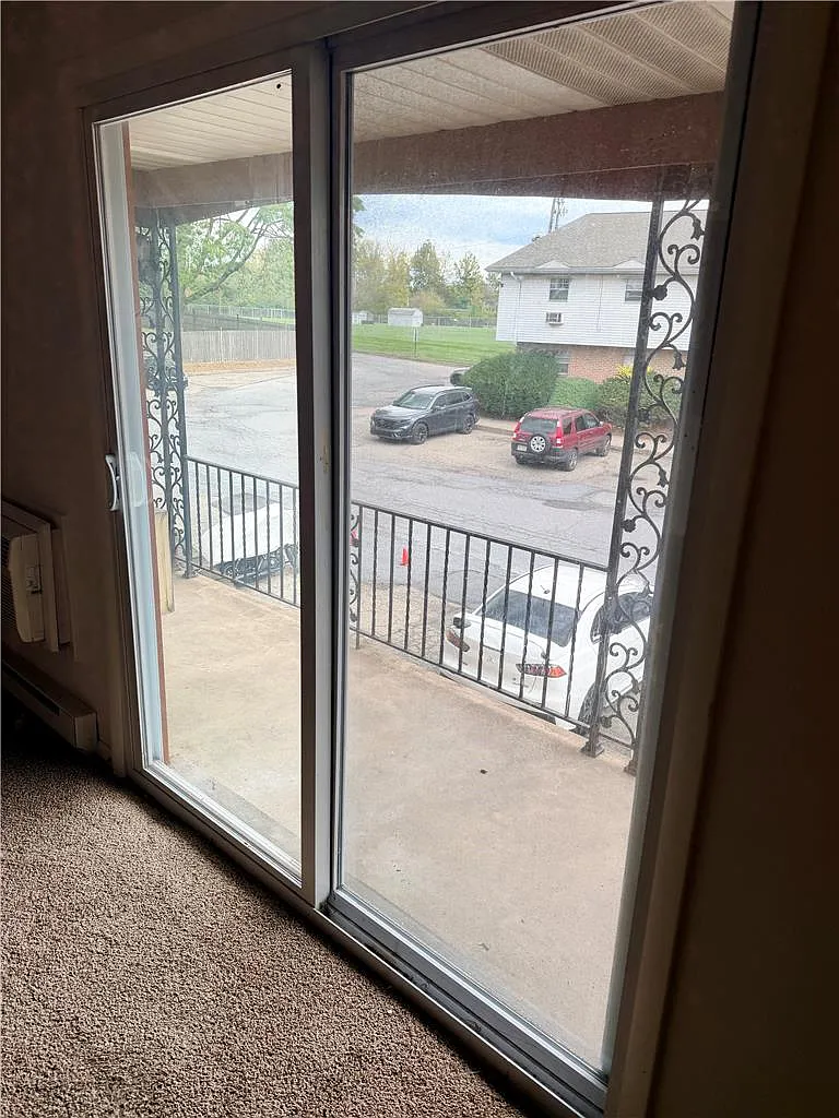 2 bed, 900 sqft, $1,500 — Photo 4