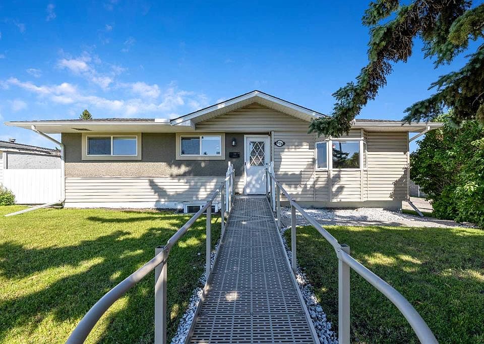 1st image of 629 W Agate Cres SE