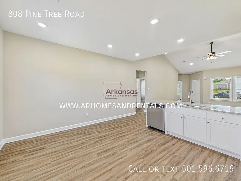 808 Pine Tree Rd — Photo 5