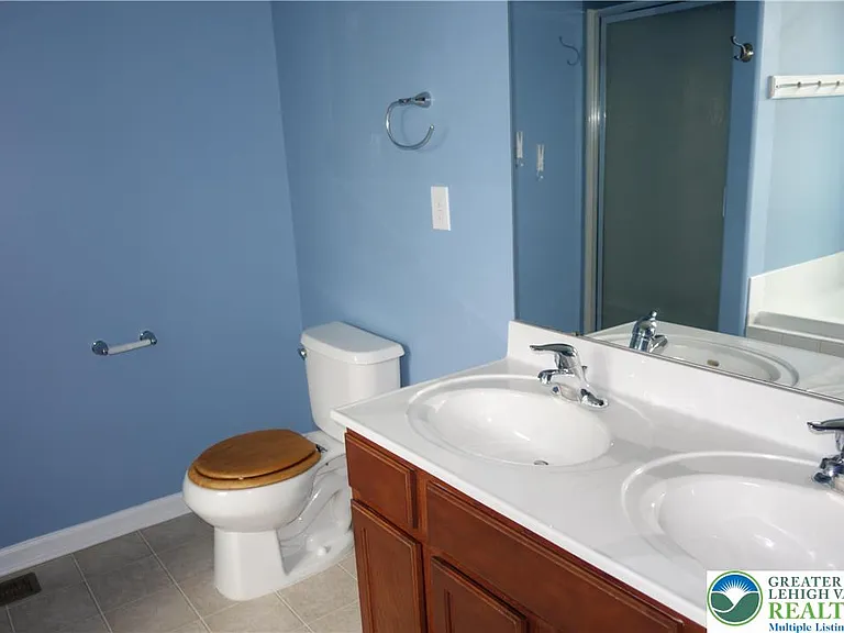 1033 King Way — Photo 12