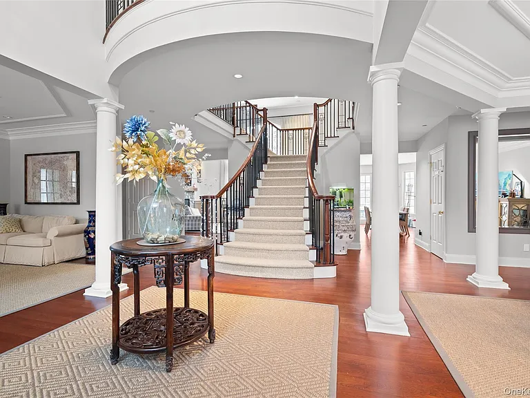 1 Augusta Ct — Photo 4