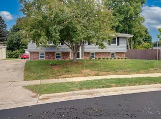 1954 Cascade Dr, Waukesha, WI 53188