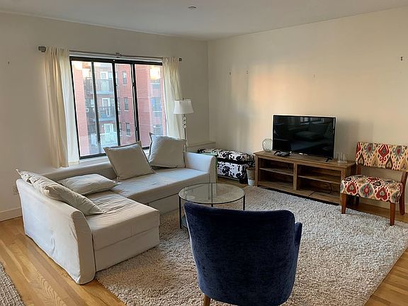4th image of 192 Elizabeth St APT 4R