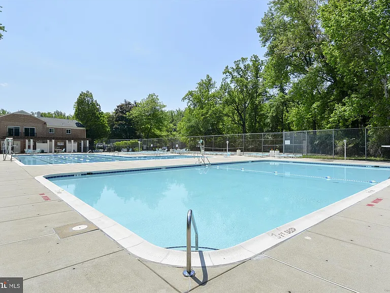 10631 Montrose Ave #M-202 — Photo 40