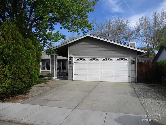 2nd image of 1004 Pinewood Dr