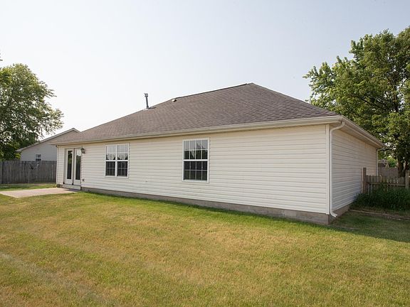 3rd image of 624 Marquis Cir