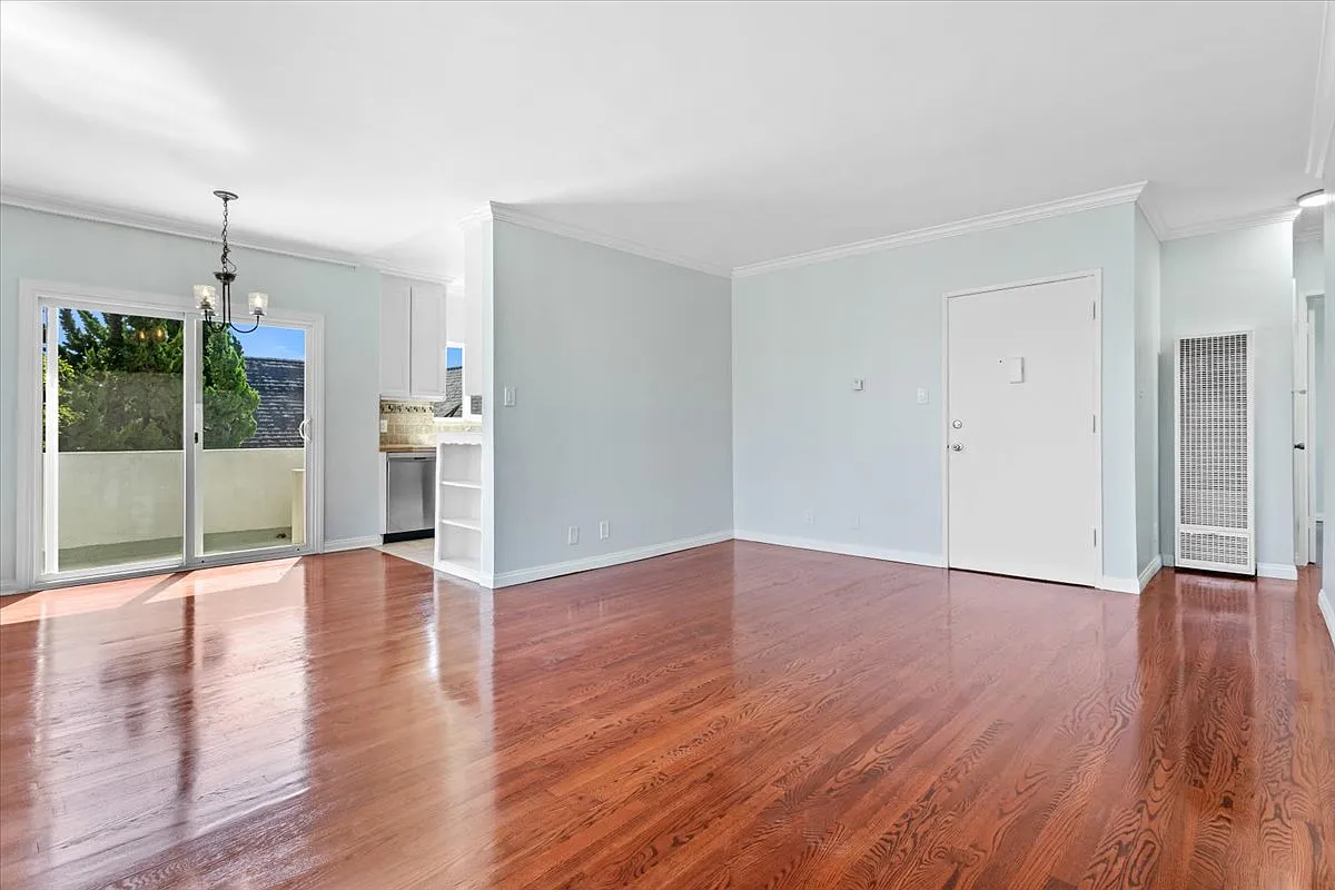 2 bed, 1.5 bath, 877 sqft, $2,800 — Photo 3