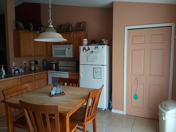 4th image of 1540 Newport St SE