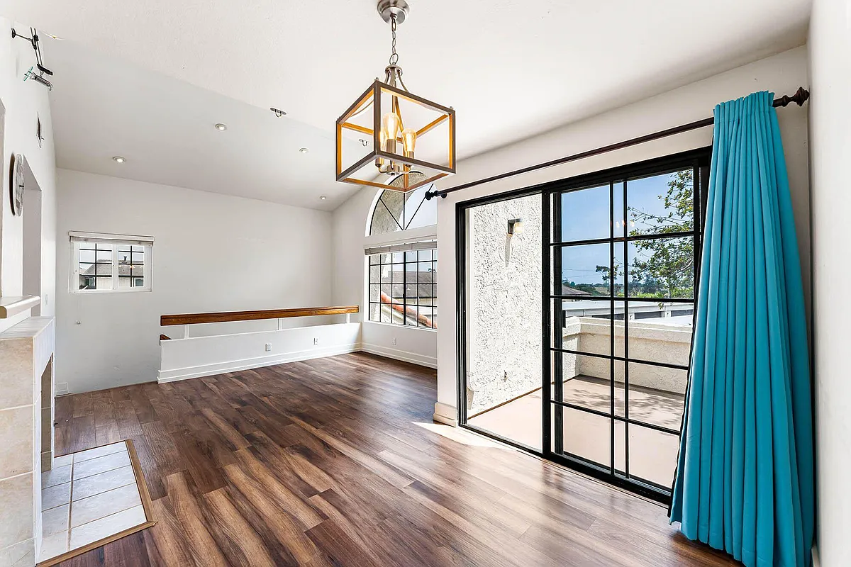Building Photo - 1240 Francisco Dr #6