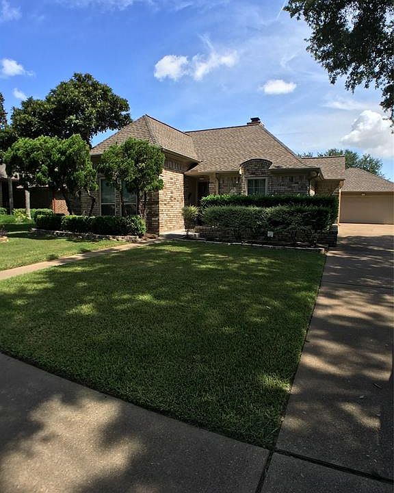 1st image of 702 Regency Dr