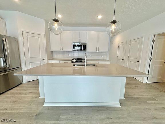 3rd image of 549 Wyleswood Dr