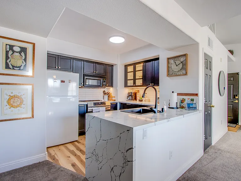 Badura Ave — Photo 8