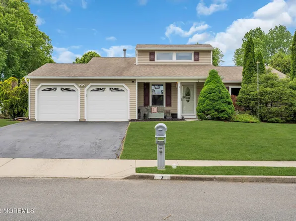 7 Sweetbriar Trail, Howell, NJ 07731