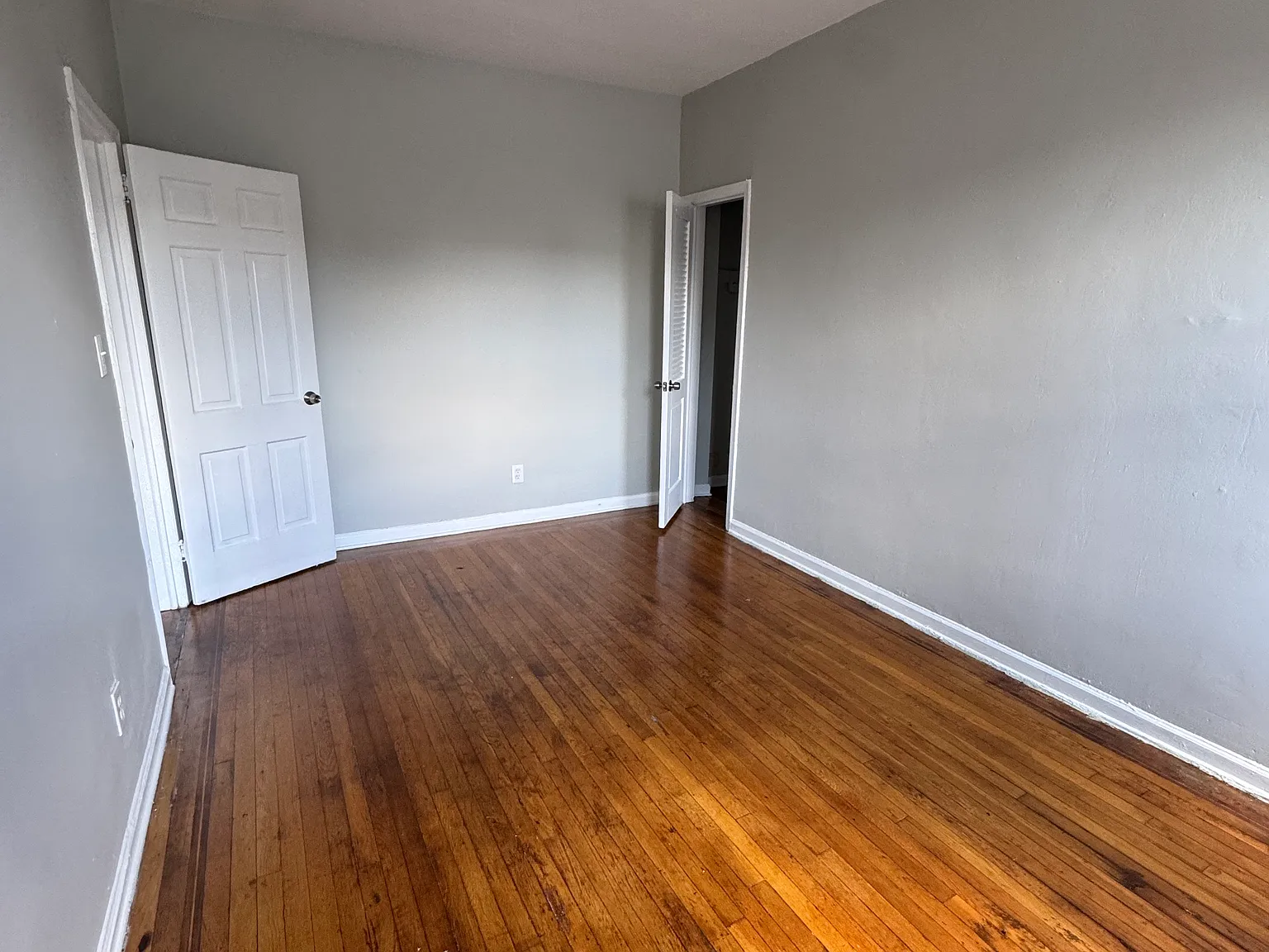 3 bed, 1100 sqft, $1,989 — Photo 4