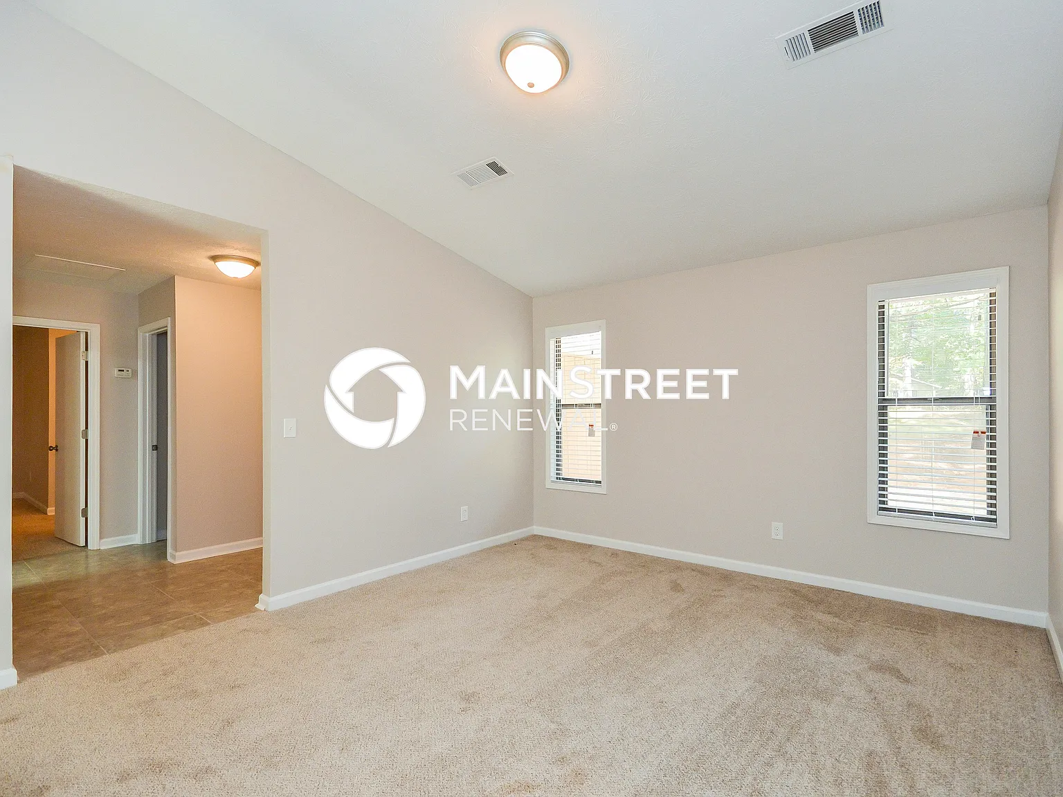 1235 Woodland Ct SE — Photo 3