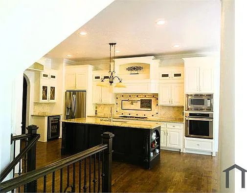 5 bed, 4600 sqft, $4,750 — Photo 2