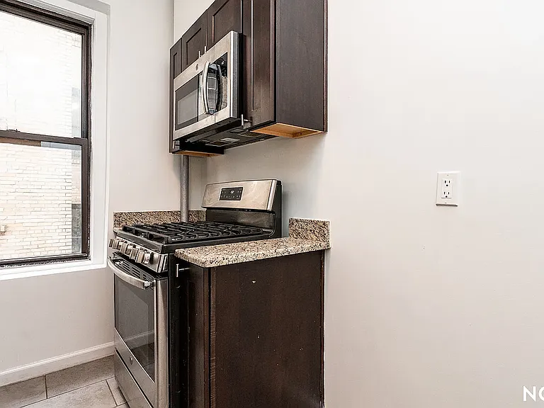 11921 Metropolitan Ave #4N — Photo 10