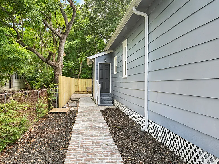 Hiawatha St — Photo 8