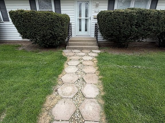 3rd image of 210 Madison St
