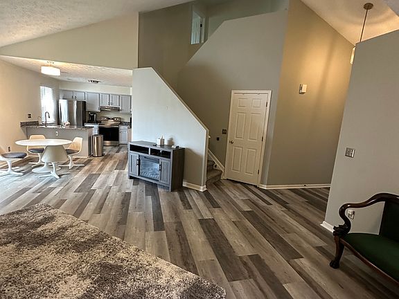 3rd image of 9 Fountain Dr #9