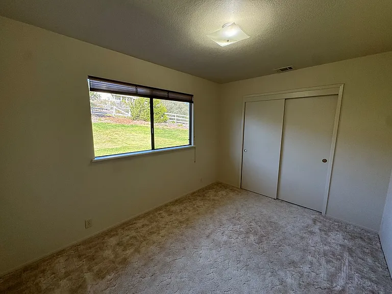 1571 Vista Grande Ln — Photo 11