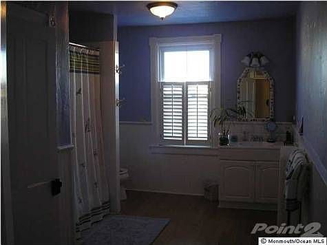 5th image of 322 Richmond Ave