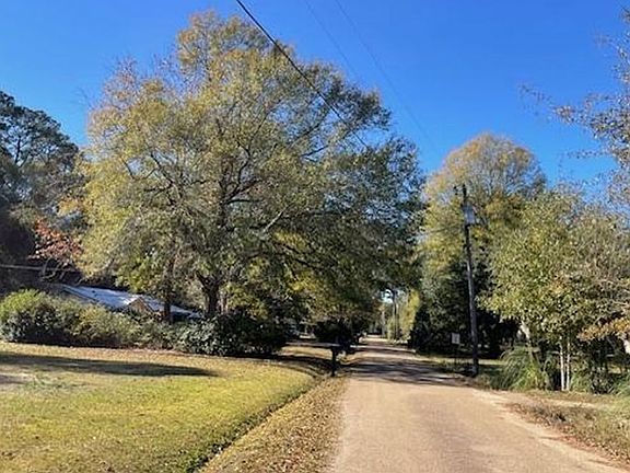 Exterior Neighborhood (street photo)