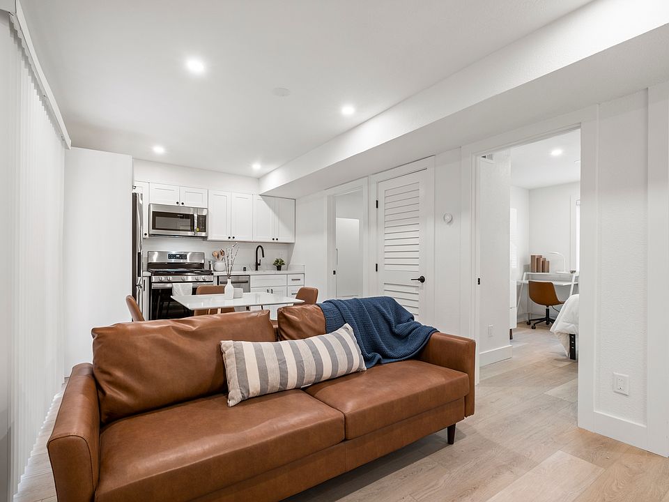 1st image of 2124 Parker St #3B-1Ba