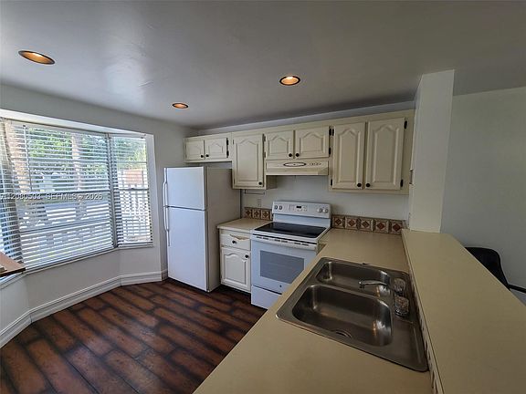 3rd image of 173 SW 3rd St #173