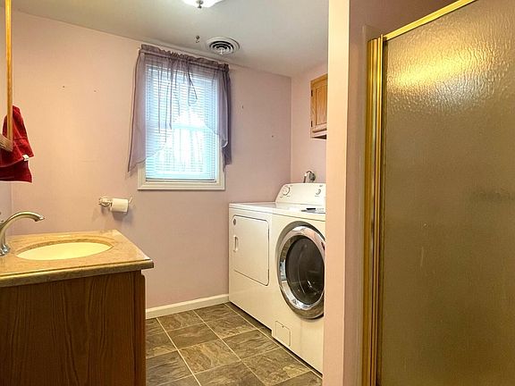 3rd image of 11 Cedar Ln