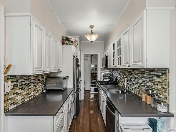 4th image of 19 William Street #2D