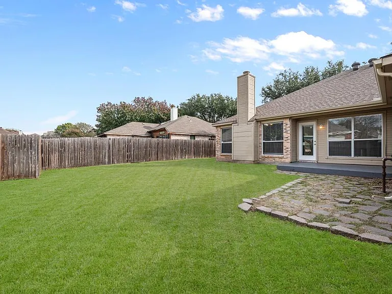 7700 Glenoaks Dr — Photo 25