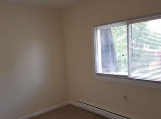 109 Center St APT 2A, Grayslake, IL 60030