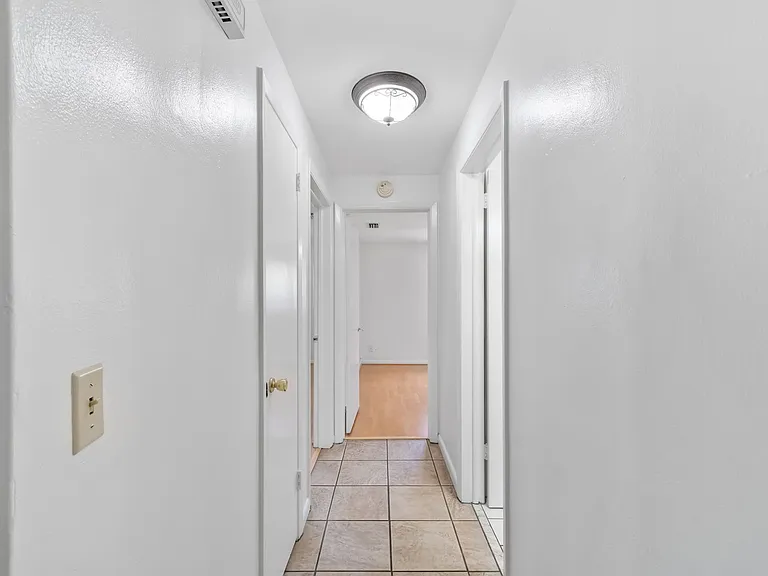 1812 Lady Mary Dr — Photo 11